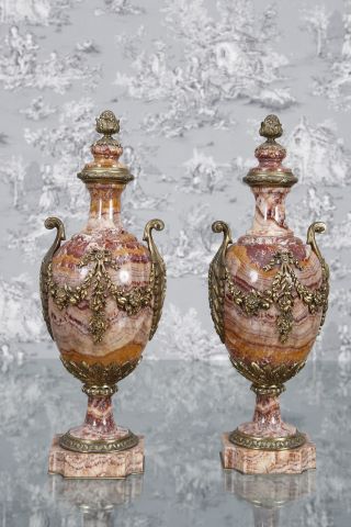 Paire d’ornements décoratifs