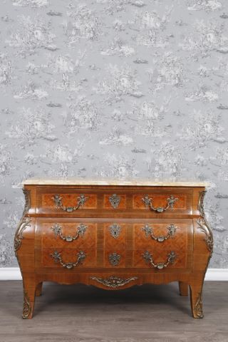 Commode galbée