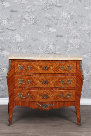 Commode galbée