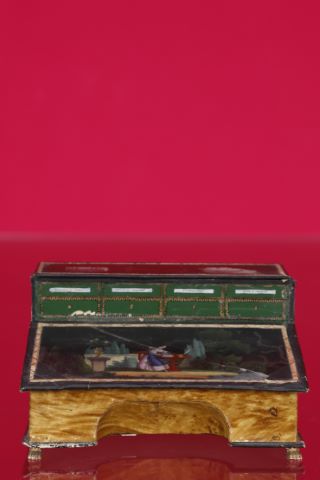 Secrétaire miniature formant encrier