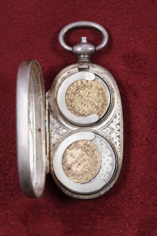 2 pièces de 5 francs or dans un porte-monnaie en…