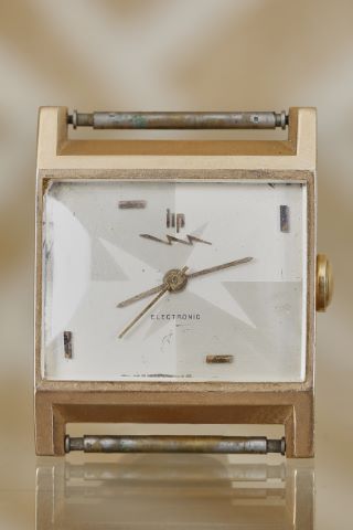 Boîtier de montre bracelet rectangulaire, modèle Electronic