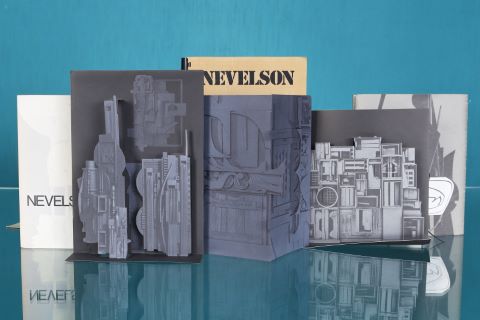 6 catalogues et 1 carton d’exposition, dont certains “Pop-up book”