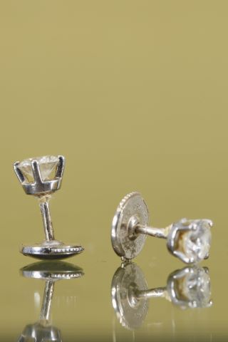 Paire de clous d'oreille
