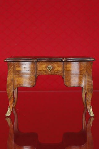 Bureau formant coffre à bijoux