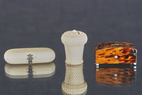 Ensemble de 3 objets comprenant