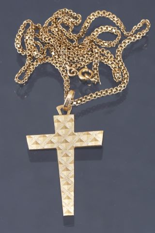 Pendentif croix et sa chaîne