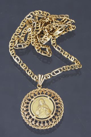 Pendentif et sa chaîne