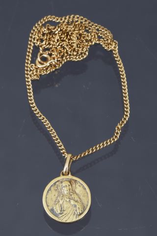 Médaille religieuse et sa chaîne