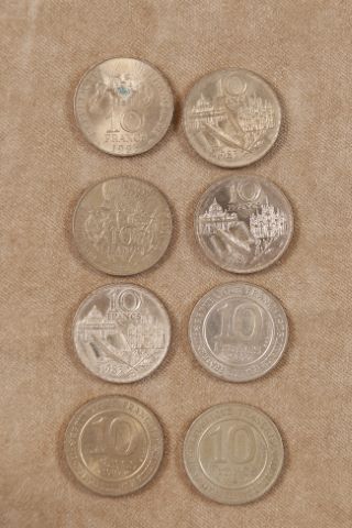 Ensemble de 32 pièces commémoratives de 10 francs