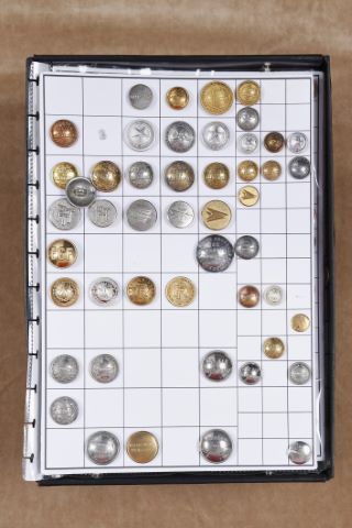 Important ensemble de boutons de collection [+ de 50]