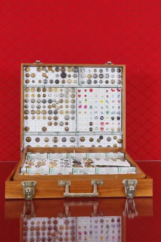 Important ensemble de boutons de collection [+ de 100]