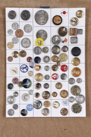 Important ensemble de boutons de collection [+ de 100]
