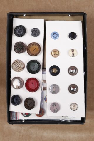 Important ensemble de boutons de collection [+ de 70]