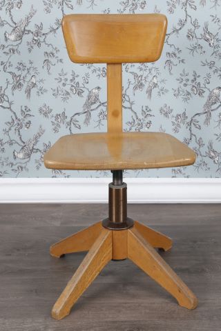 Chaise pivotante et inclinable