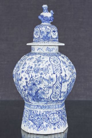 Delft Potiche couverte à bords cotelés
