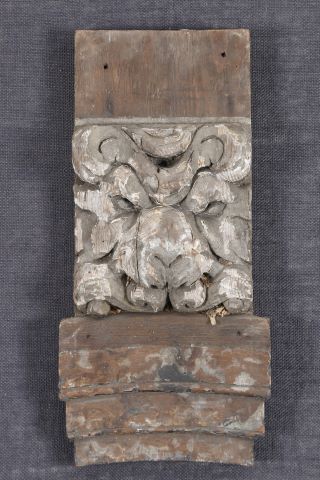 Haut de chapiteau (?) formant une tête de lion
