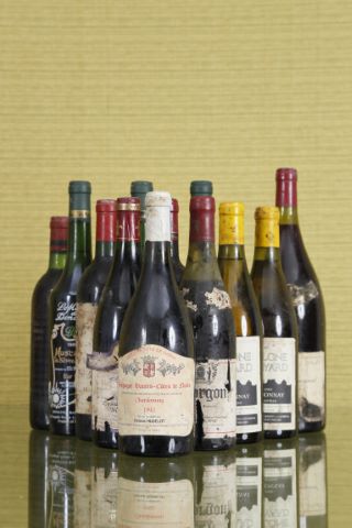 Environ 25 bouteilles