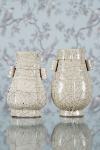 Suite de 2 vases à anses appliquées