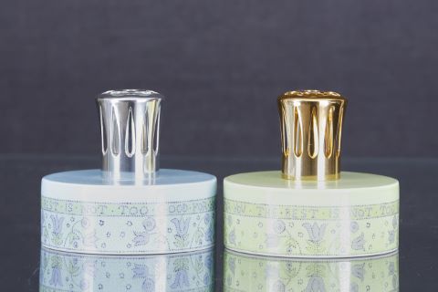 Thérèse d’Encausse pour Longchamp 2 lampes Berger...