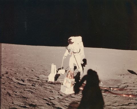 NASA - Alan Bean (né en 1932) Pete Conrad...