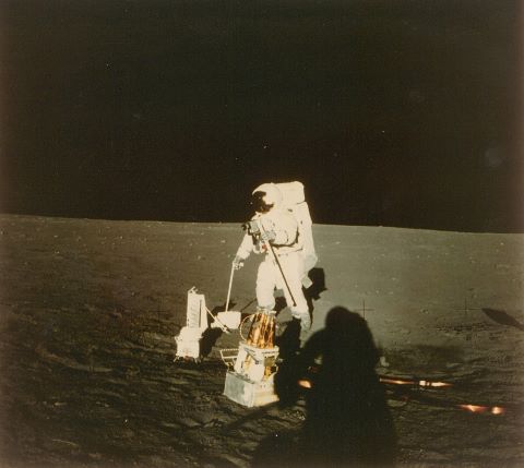 NASA - Alan Bean (né en 1932) Pete Conrad...