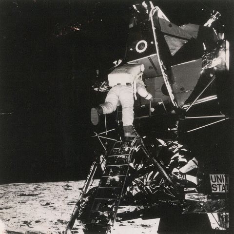 Buzz Aldrin sur le sol lunaire, Apollo 11 [3 clichés]