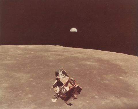 Le Module lunaire Eagle rejoint le module de commande, la…