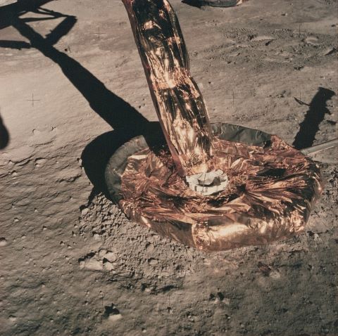 Gros plan sur le pied est du module lunaire, Apollo…