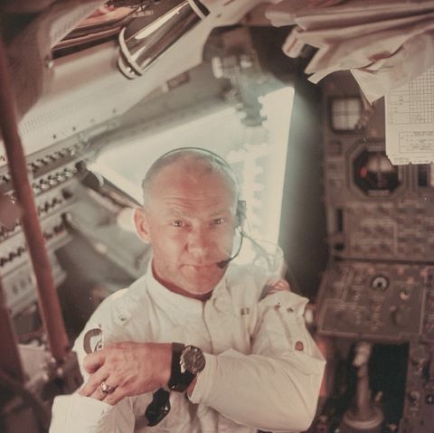 Buzz Aldrin dans le module lunaire pendant la phase d’approche,…