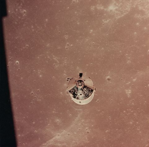 Le Module lunaire approchant de la surface lunaire, Apollo 11
