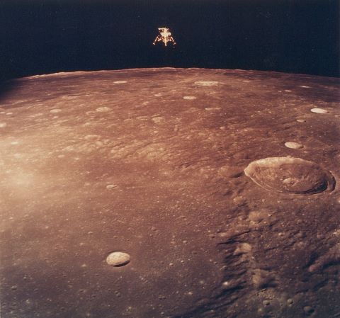 Le Module lunaire “Intrepid” approche de la Lune, Apollo 12