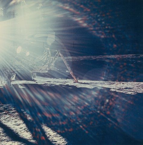 Le Module lunaire pris dans un splendide contre-jour, Apollo 12