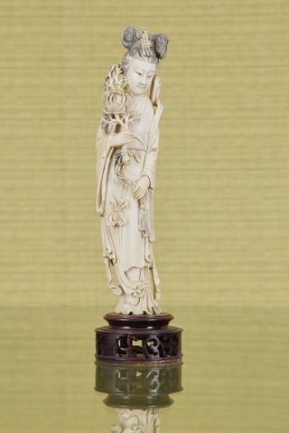Chine Statuette de guanyin représentée debout...