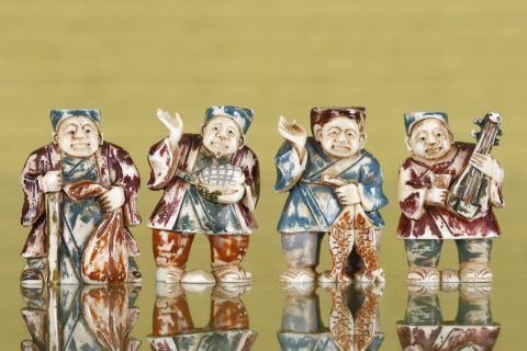4 netsukes polychromes