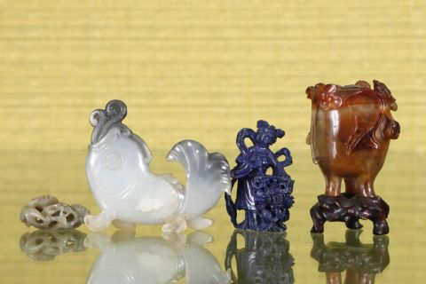 4 objets en pierre dure