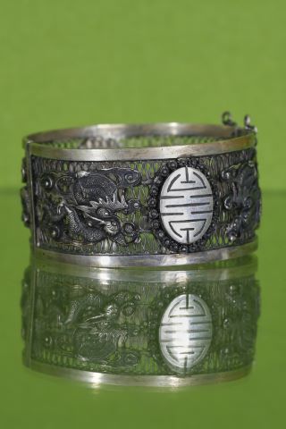 Bracelet manchette à charnière