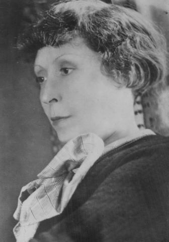 4 tirages photographiques anciens d’artistes et écrivains célèbres