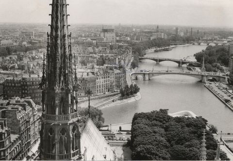 Environ 30 photographies anciennes des rues de Paris et principaux…