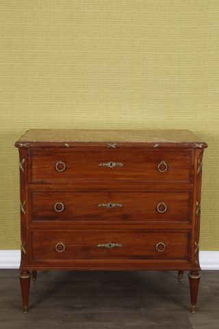 Commode formant secrétaire à abattant