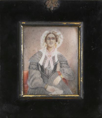 Portrait de femme assise