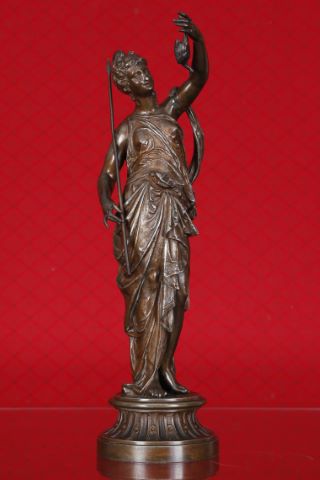 Allégorie de la chasse sous les traits d’une femme drapée…
