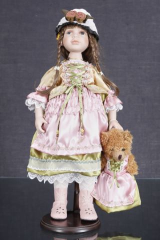 Grande poupée, modèle Evelina