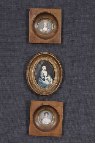 3 miniatures