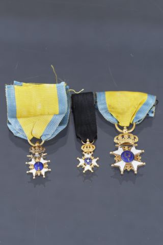 2 miniatures + 1 médaille