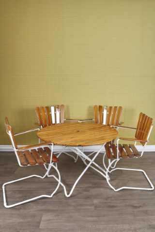 Mobilier de jardin : 1 table + 4 fauteuils