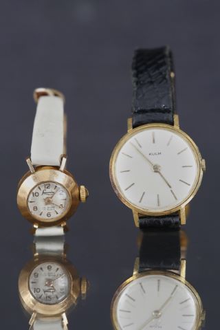 2 montres bracelet de femme