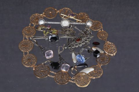 Ensemble de bijoux anciens