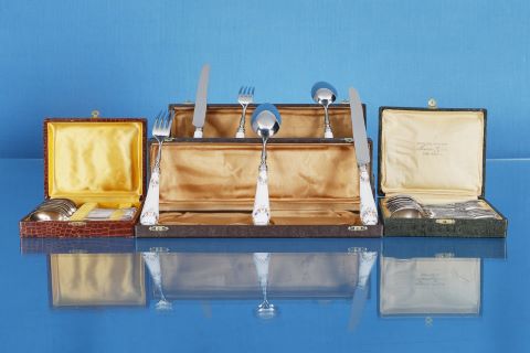 5 coffrets de couverts