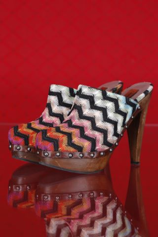 1 paire de bottines à talons + 1 paire de…